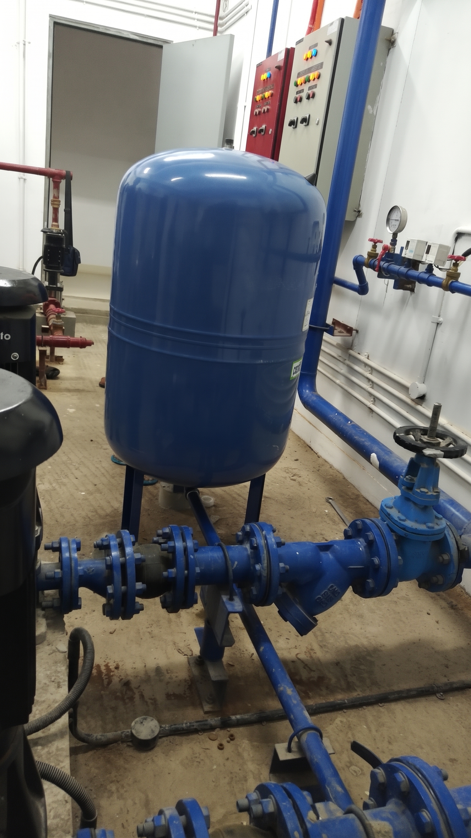 Space @Yankin Condominium booster pump photo 4